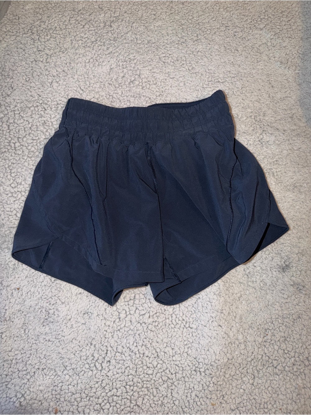 LULULEMON ‘TRACK THAT MID-RISE LINED SHORT 5" - Size 6 - Worn once